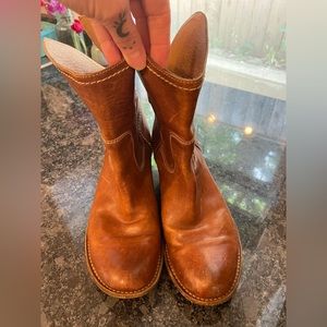 Gorgeous Leather Frye Boots 8.5